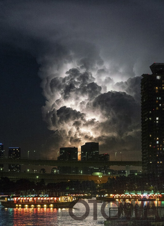 第16回 雷写真コンテスト受賞作品 佳作 -燃える雷雲-